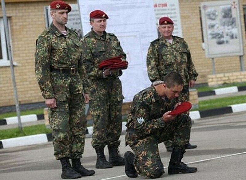Торжественное вручение крапового берета