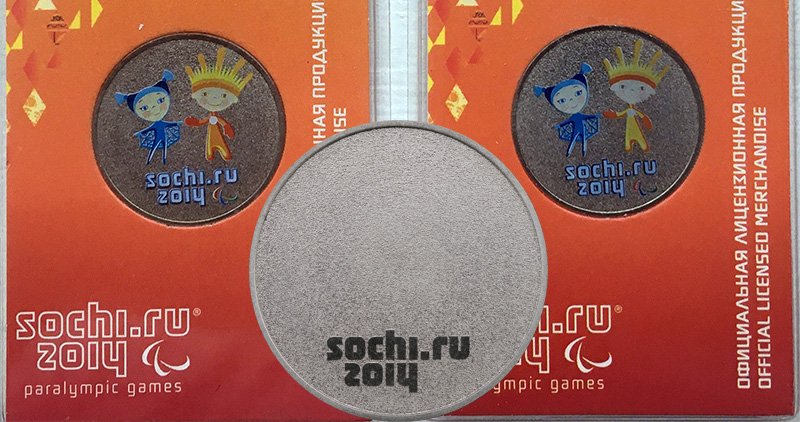 Различия в окраске Лучика и монета без краски крупным планом