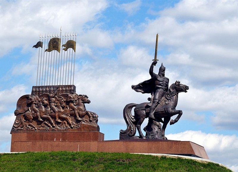 Памятник князю Игорю в Чернигове