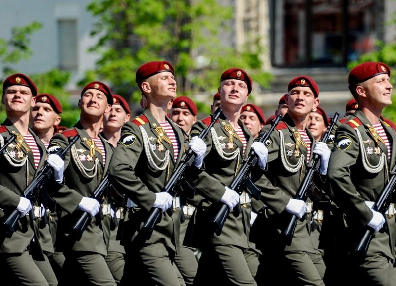 Части Росгвардии на параде в 2016 г.
