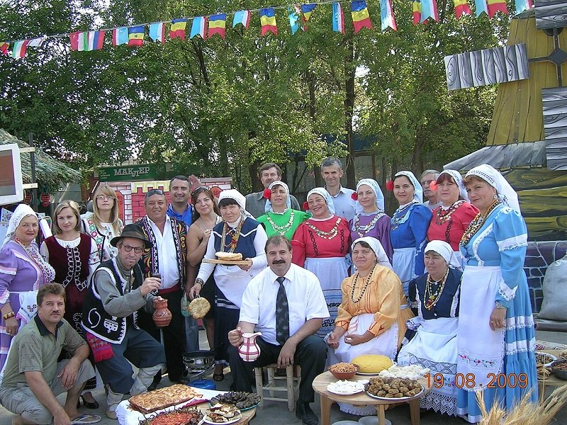 Участники Конгресса гагаузов города Чадыр-Лунга в 2009 г.