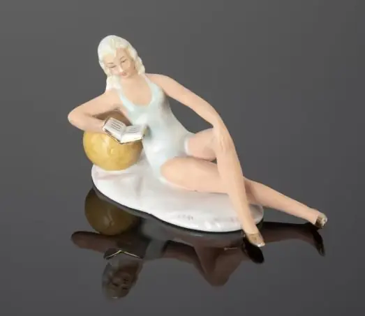 Статуэтка "Девушка на пляже" (1974-1990 гг.)