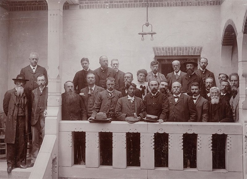 Плеханов (в первом ряду, седьмой слева) на Амстердамском конгрессе Второго Интернационала , 1904 год