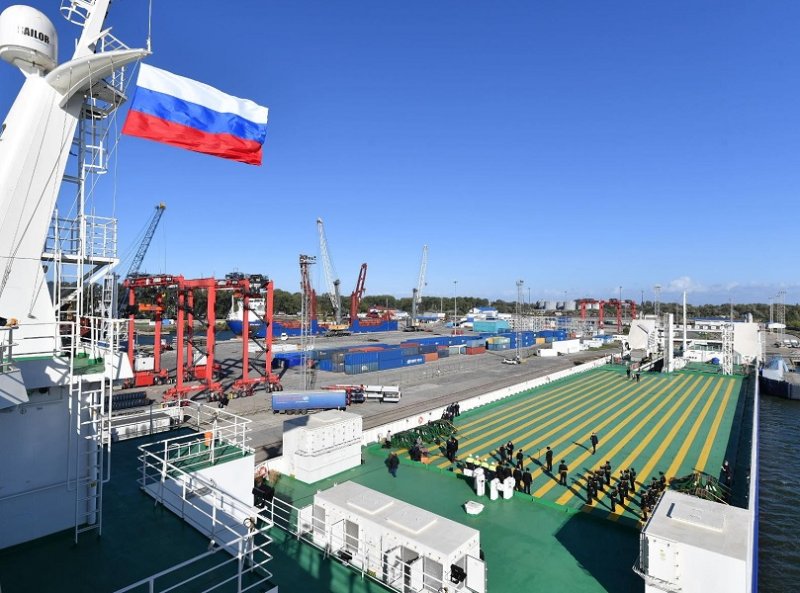 Государственный флаг на российском судне