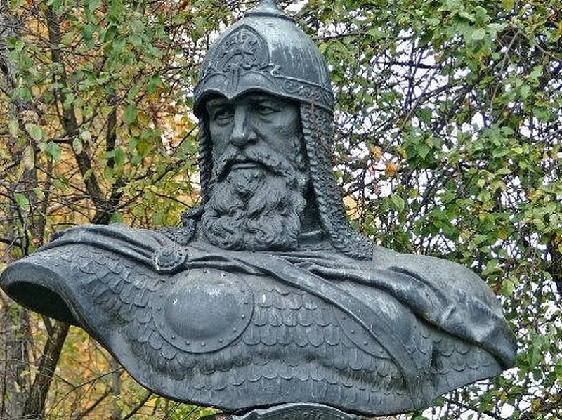 Бюст Долгорукого в Переславле-Залесском