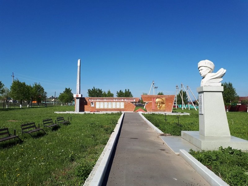 Сквер им. А. Матросова в Кунакбаево на Урале