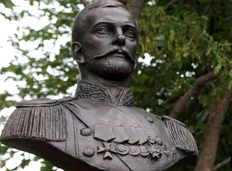 Памятник А.М. Романову в Санкт-Петербурге