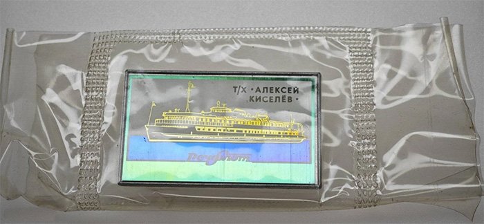 Значок в защитной упаковке