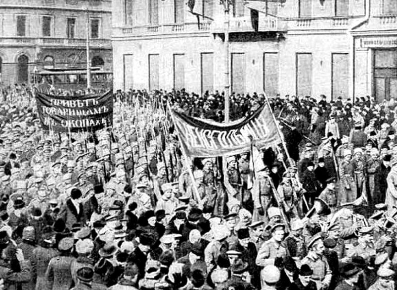 Одна из демонстраций весны 1917 г.