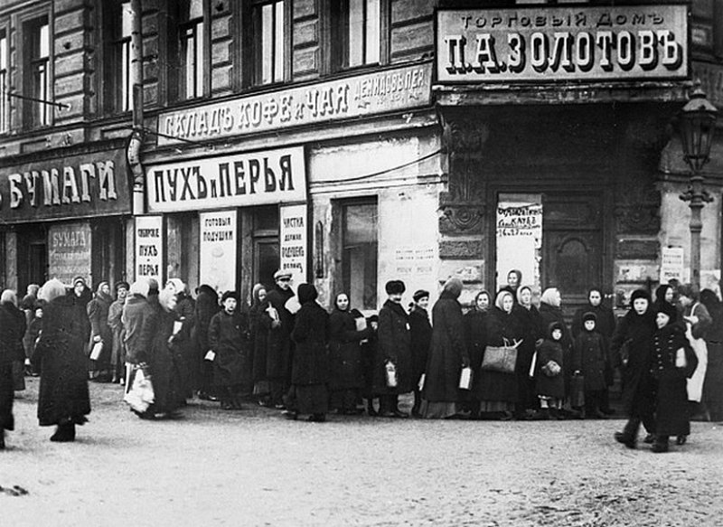 Очередь за продовольствием в марте 1917 г.
