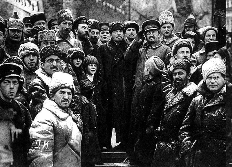 Ленин и Троцкий у стен Кремля в феврале 1918 г.