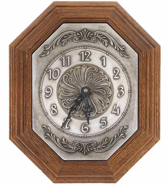 Часы настенные в деревянной оправе