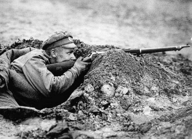 Латышский стрелок с винтовкой «Винчестер», 1916 г.