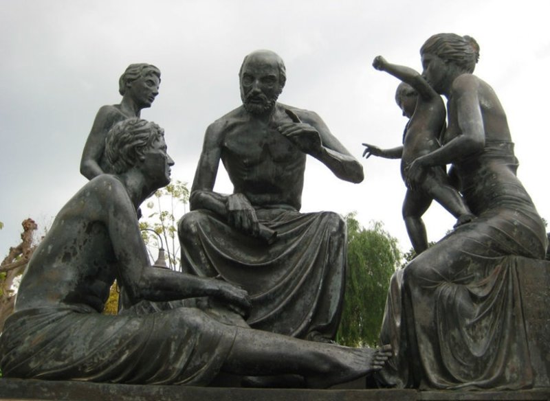 Памятник Гиппократу на острове Кос