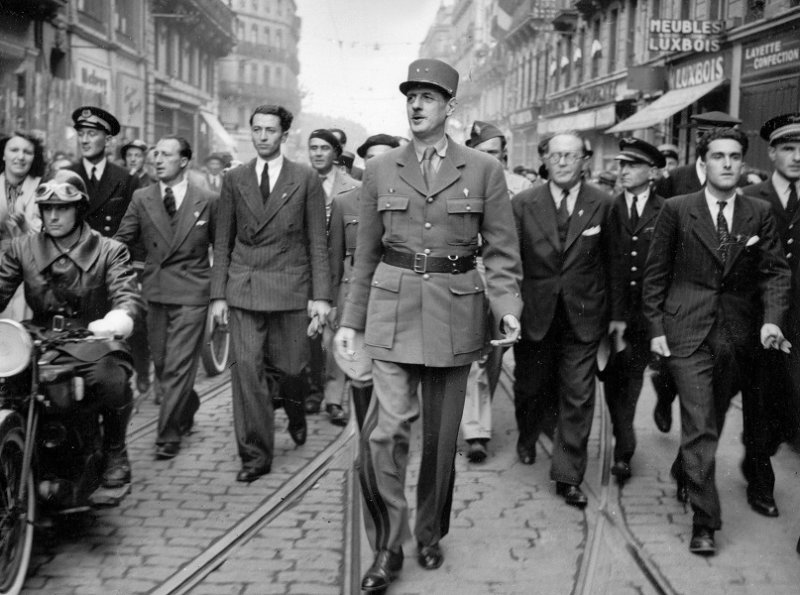 Де Голль среди парижан, 1946 г.