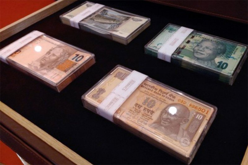 Сувенирные наборы для участников саммита