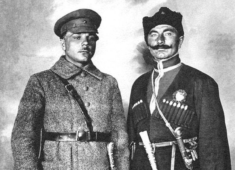 Клим Ворошилов и Семен Буденный в 1918 г.