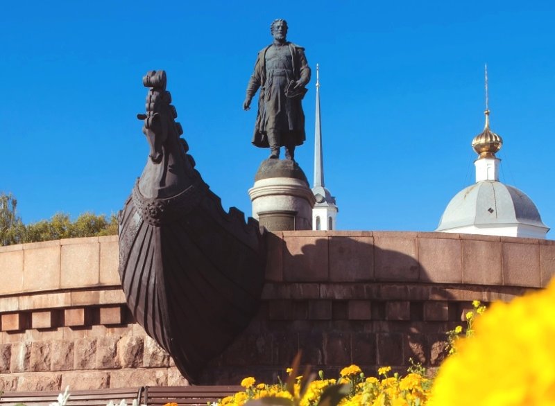 Памятник Никитину в Твери