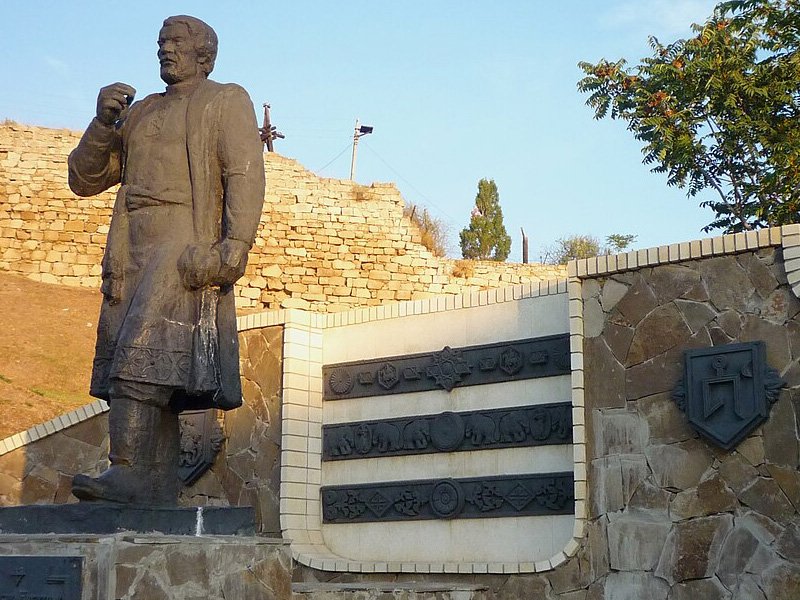 Памятник Никитину в Феодосии