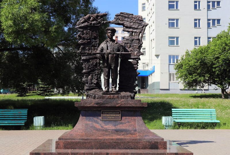 Скульптура, взятая для оформления реверса