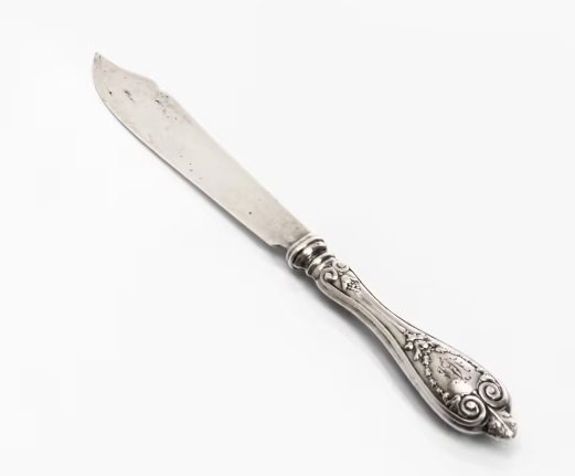 Нож десертный с растительным декором и монограммой на ручке, серебро 84 пробы, золочение (1908-1917 гг.)