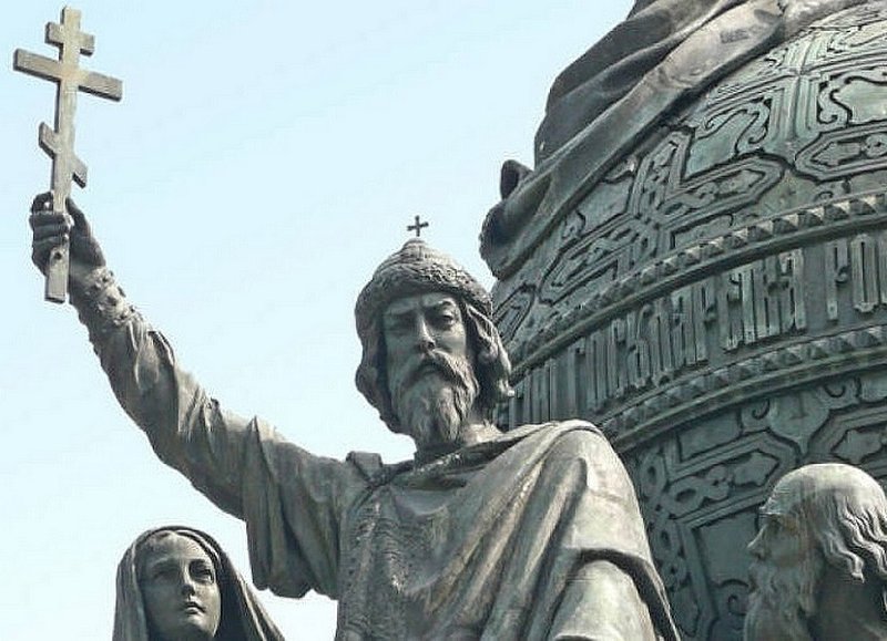 Князь Владимир Креститель на памятнике «1000-летие России»