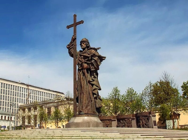 Памятник князю Владимиру в Москве