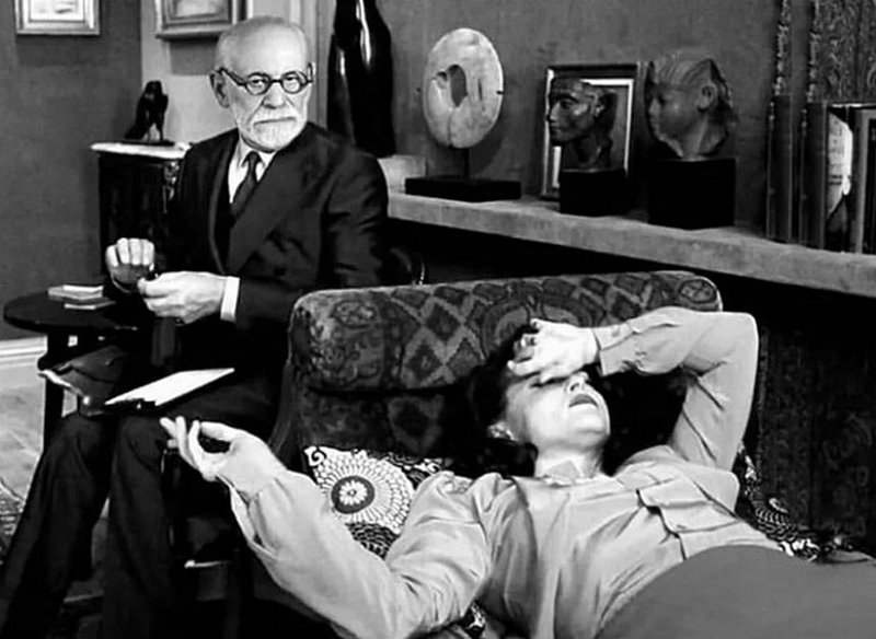 Фрейд с пациенткой на сеансе психоанализа, 1930-е гг.