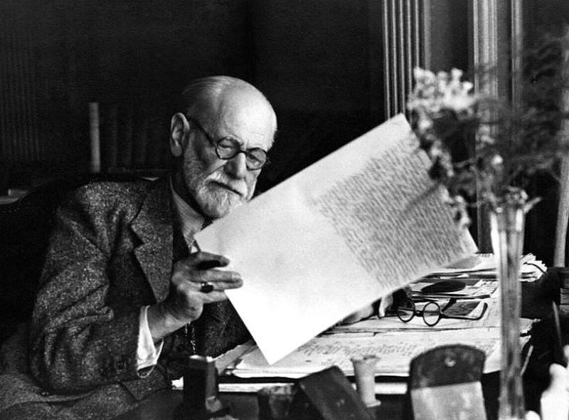 Фрейд за научной работой, 1930-е гг.