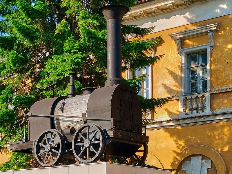 Паровоз Черепановых на памятнике в Нижнем Тагиле