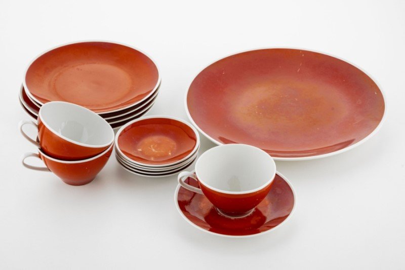 Набор посуды оранжевого цвета, фарфор, крытье, 1958-1994 гг.
