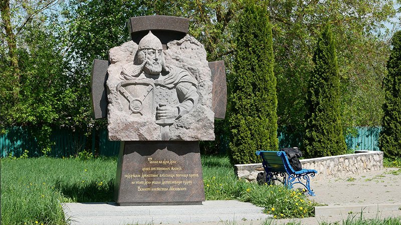Скульптура «Воин» в сквере «Ратной славы» Алексина