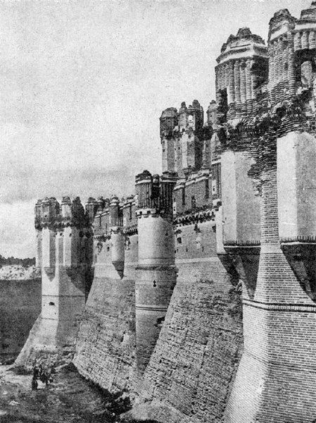 Замок Ла Кока. XII - XV вв. Фрагмент стены