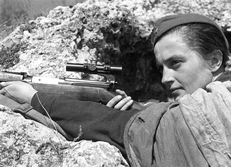 Девушка-снайпер, 1942 г.