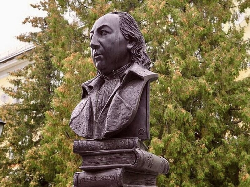 Бронзовый бюст Новикова в Ступино