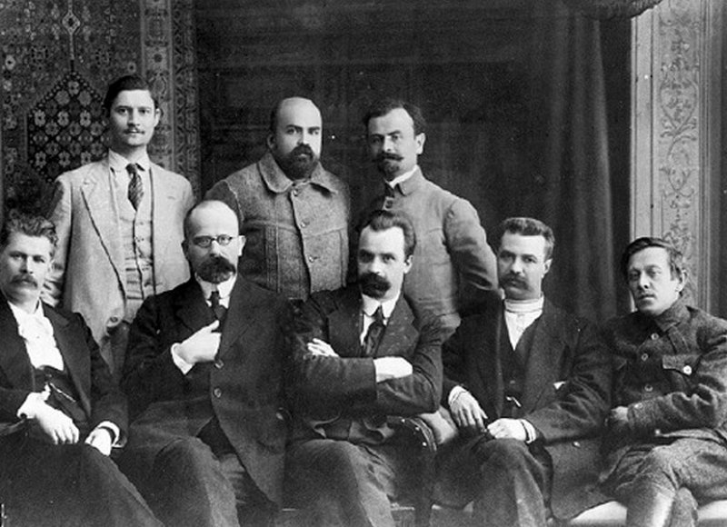 Петлюра (крайний справа) с членами Генерального секретариата, 1917 г.