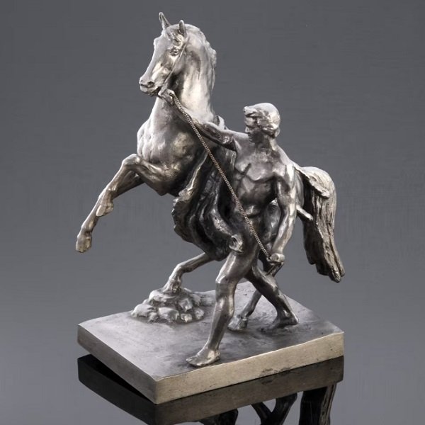Скульптура «Укрощение коня человеком» (Аничков мост), автор модели Мурзин А.А., 1964 г. 