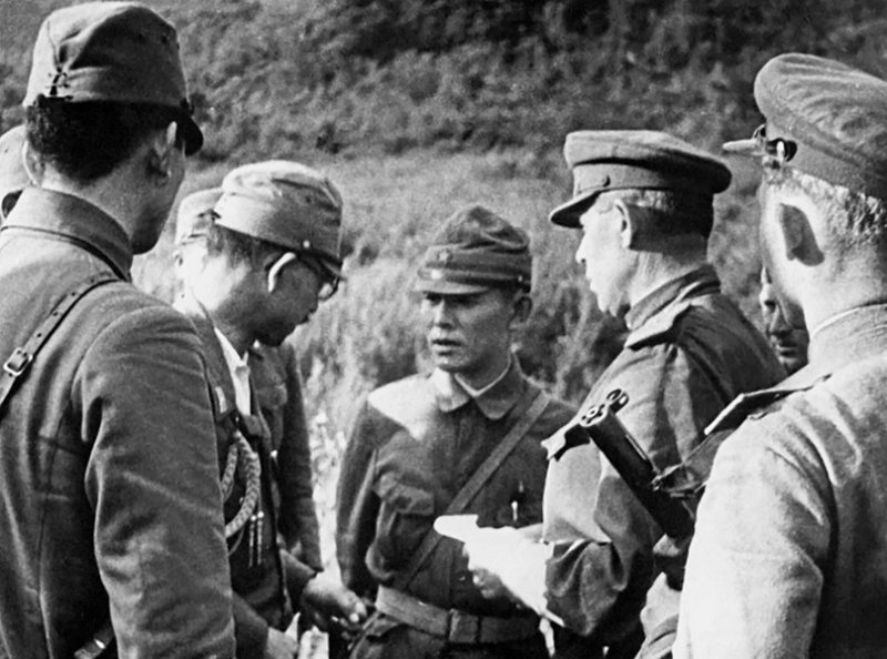 Японские парламентеры перед капитуляцией, 20 августа 1945 г.