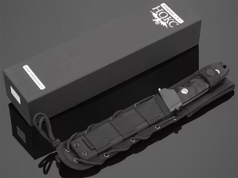 «Ягуар-М» в ножнах рядом с упаковочной коробкой