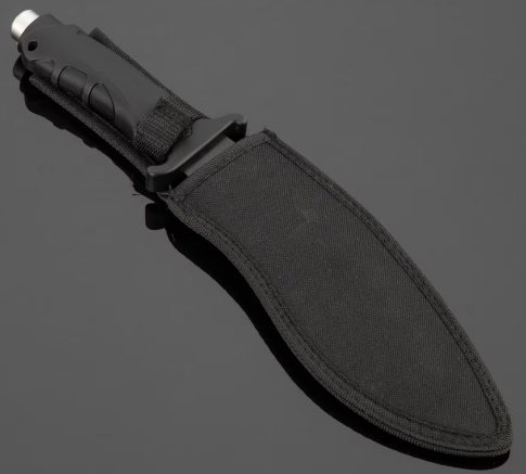 Нож «Перевал» комплектуется нейлоновым чехлом