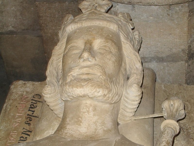 Надгробие Карла Мартелла в аббатстве Сен-Дени