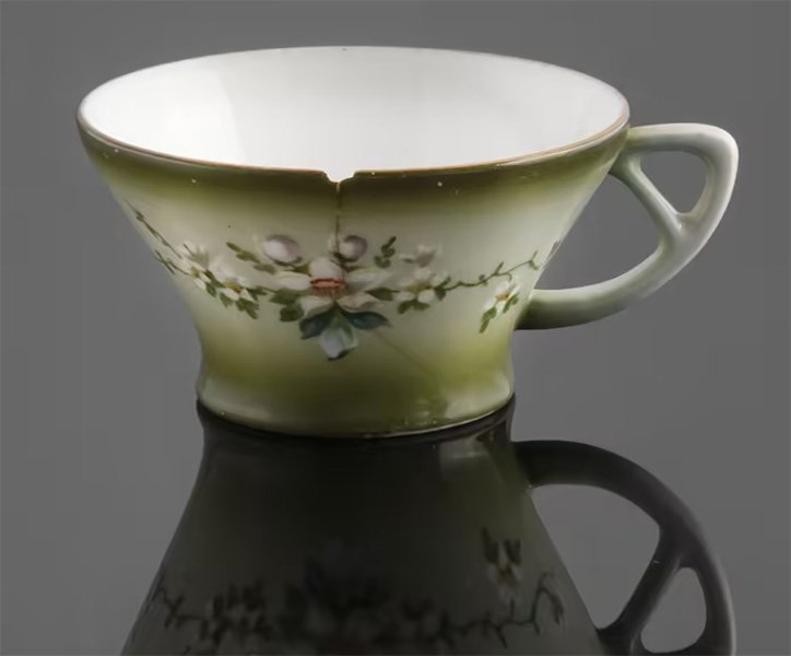Чашка чайная, декорированная изображением соцветий жасмина