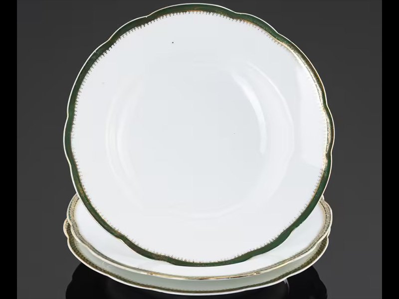 Набор из трёх суповых тарелок с зелёно-золотой орнаментальной каймой