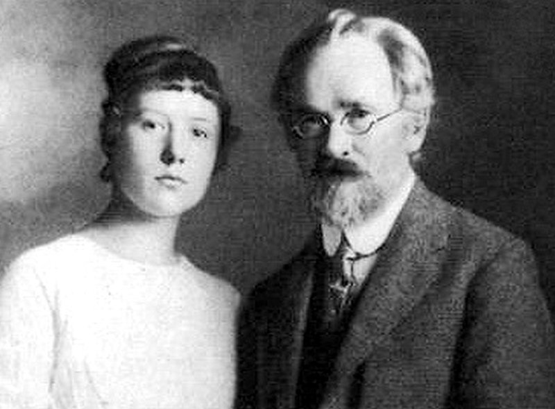 Розанов с дочерью Верой, 1911 г.