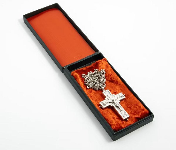 Крест-мощевик в оригинальном футляре, металл, серебрение (2000-2020 гг.)