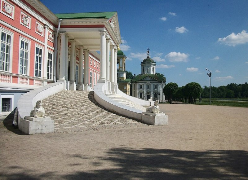 Парадный двор и церковь Кусково
