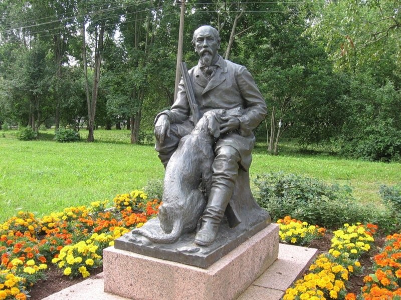 Памятник Некрасову в с. Грешнево Ярославской области