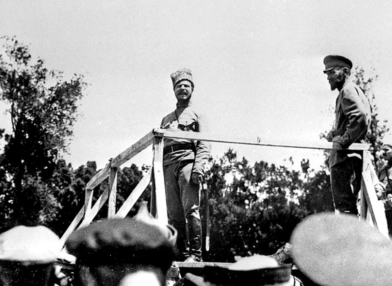 Фрунзе, командующий Туркестанским фронтом в Ташкенте, 1920 г.