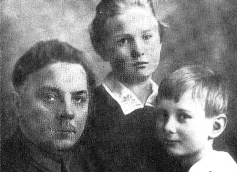 Клим Ворошилов с детьми Фрунзе, 1933 г.