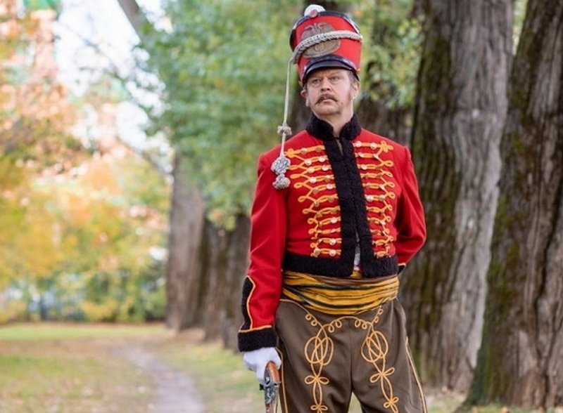 Гусарский поручик в форме 1812 г.